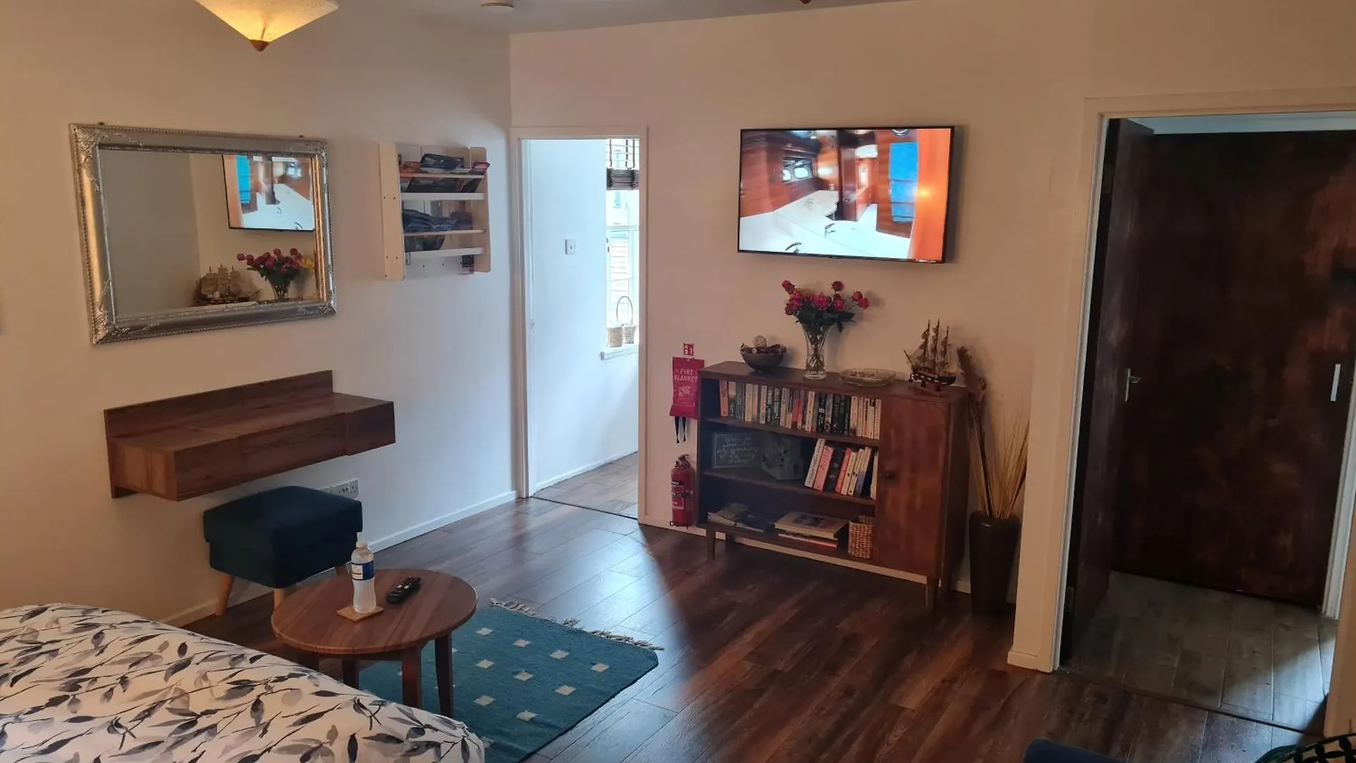 223 Websters Land - Stunning Castle View Apartment Edinburgh United Kingdom