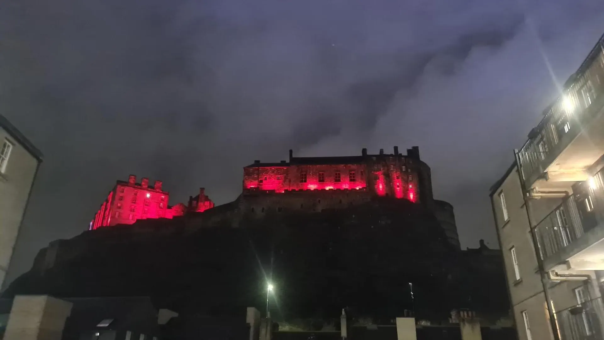 223 Websters Land - Stunning Castle View Apartment Edinburgh
